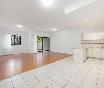 Spacious apartment in a convenient Hurstville location - Photo 4