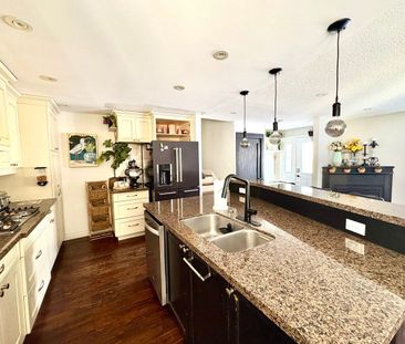 For Lease - 22 Cedar Crescent, Aurora, Ontario - Photo 2