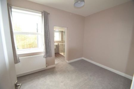 2 bedroom end of terrace house to rent - Photo 3