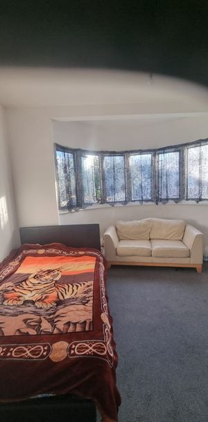 1 Bed Flat, Endersleigh Gardens, NW4 - Photo 1