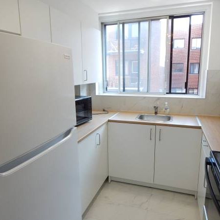 Bright and Spacious 2-bedroom condo in Côte-des-Neiges - Photo 1