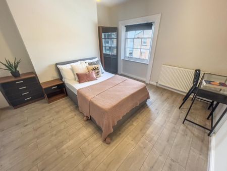 1 bedroom in a house share to rent - Photo 4
