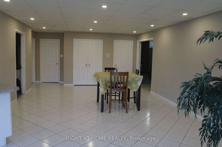 Detached Home For Lease | N8138744 - Photo 4