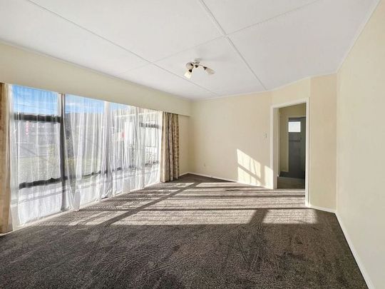 Pet Friendly - 4Bedroom Family Home in Wainuiomata - Photo 1