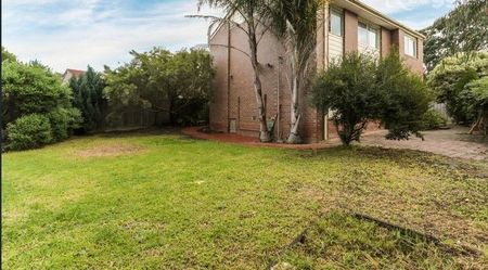 Spacious Family Living In Perfect Location! - Photo 4