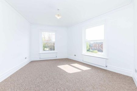 4 bedroom flat to rent - Photo 3