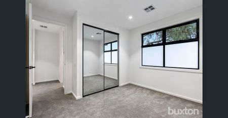 AS NEW & BRILLIANTLY ACCOMMODATING! - Photo 4