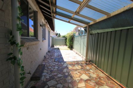 Modern 3-Bedroom Villa in Quiet, Convenient Location - Photo 3