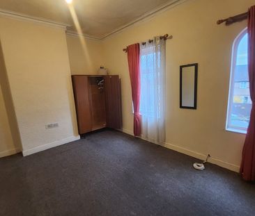 3 Bed Terraced House, Warren Street, M7 - Photo 3