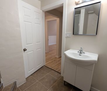 Newly Renovated 2 Bedroom Unit in Welland! - Photo 2