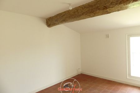 Petit deux pièces dans le village de Gattieres - Photo 4