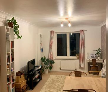 2 Bed Flat, Iliffe Close, RG1 - Photo 2