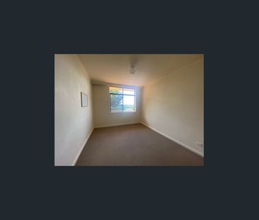 Terrific Two Bedroom Apartment In The Heart Of Kew - Photo 2