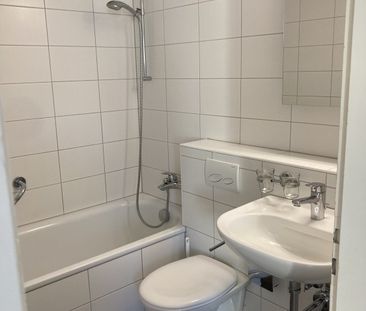 Geräumige und helle Wohnung - Photo 4