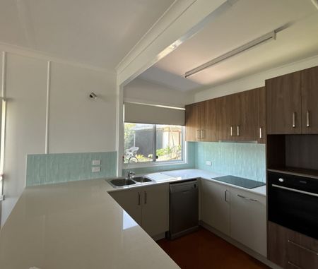 91 Flinders Pde, Scarborough QLD 4020 - House For Rent - $765 | Domain - Photo 4