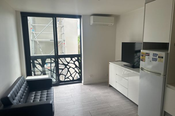 South Yarra's modern retreat - Photo 1