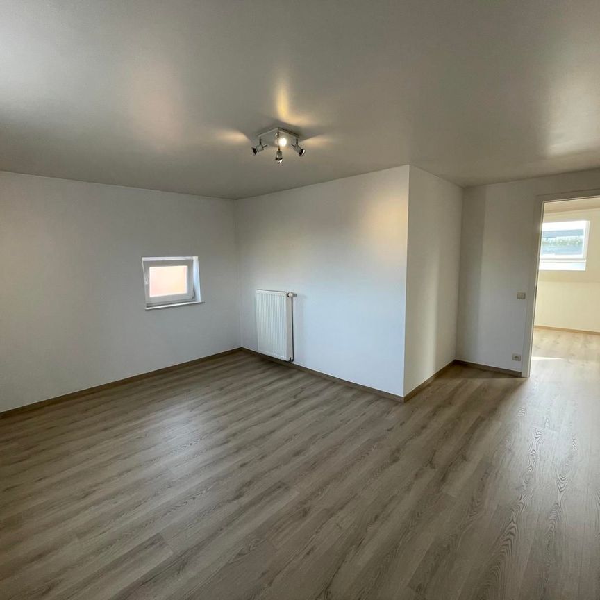 ERONDEGEM - Gerenoveerd duplexappartement met ruim terras. - Foto 1