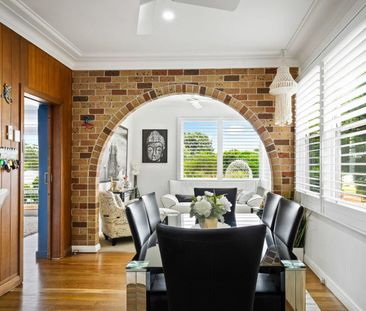 Charming Spacious Family Home in the Heart of Lambton - Photo 3