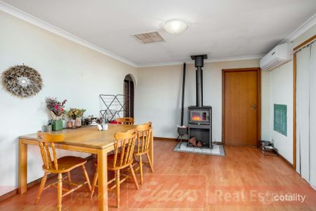 FAMILY HOME WITH LARGE BACKYARD IN EATON - Photo 2