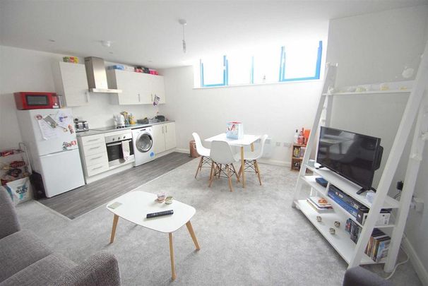 2 bedroom flat to rent - Photo 1