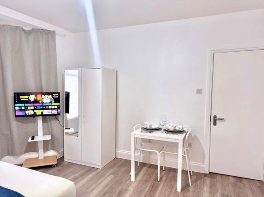 Studio Flat, Monks Park, HA9 - Photo 1