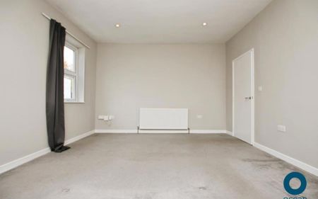 Fanstistic one bedroom maisonette with private outdoor space close to Gloucester Road! - Photo 2