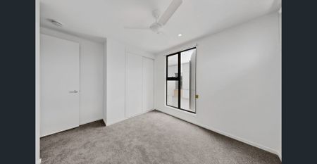 Large Brand New 3 Bedroom Townhouse - Photo 5