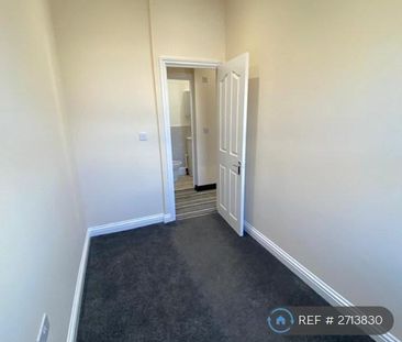 3 bedroom end of terrace house to rent - Photo 4