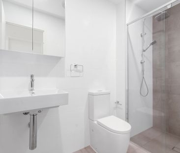 Rear Facing Modern 2 Bedroom Apartment - Photo 6