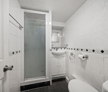 1 bedroom in a house share to rent - Photo 6