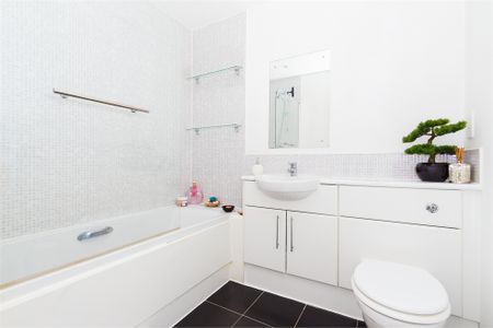 1 bed flat to rent in Wooldridge Close, Feltham, TW14 - Photo 2