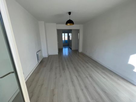 Location Appartement 3 pièces 54m² MARSEILLE 5ème - Photo 2