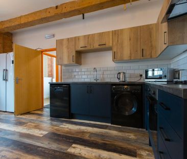 1 bedroom in a house share to rent - Photo 4