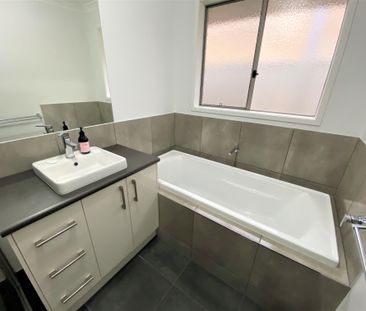 7 Baxter Court, LAVINGTON NSW 2641 - Photo 4