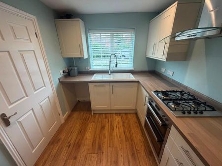3 bedroom semi-detached house to rent - Photo 3