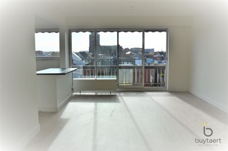 Gerenoveerd twee slaapkamer appartement met prachtig zicht en terrassen! - Photo 2