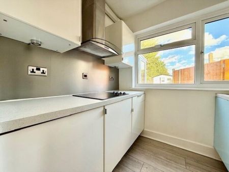 Calne Avenue, Ilford, IG5, Property for rent - Photo 2