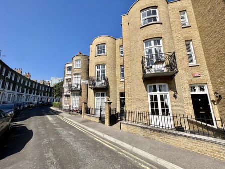 4 bedroom end of terrace house to rent - Photo 5