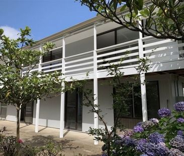 Spacious 7-Bedroom 2-Bathroom Home in Kumeu - Photo 5