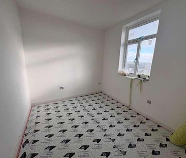 Huddersfield Road, Oldham, OL4 - Photo 2