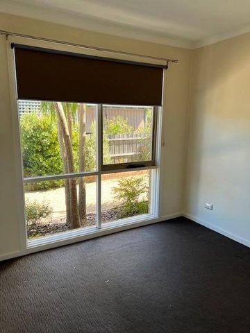 COSY FAMILY HOME IN QUIET COURT YARD LOCATION - Photo 4