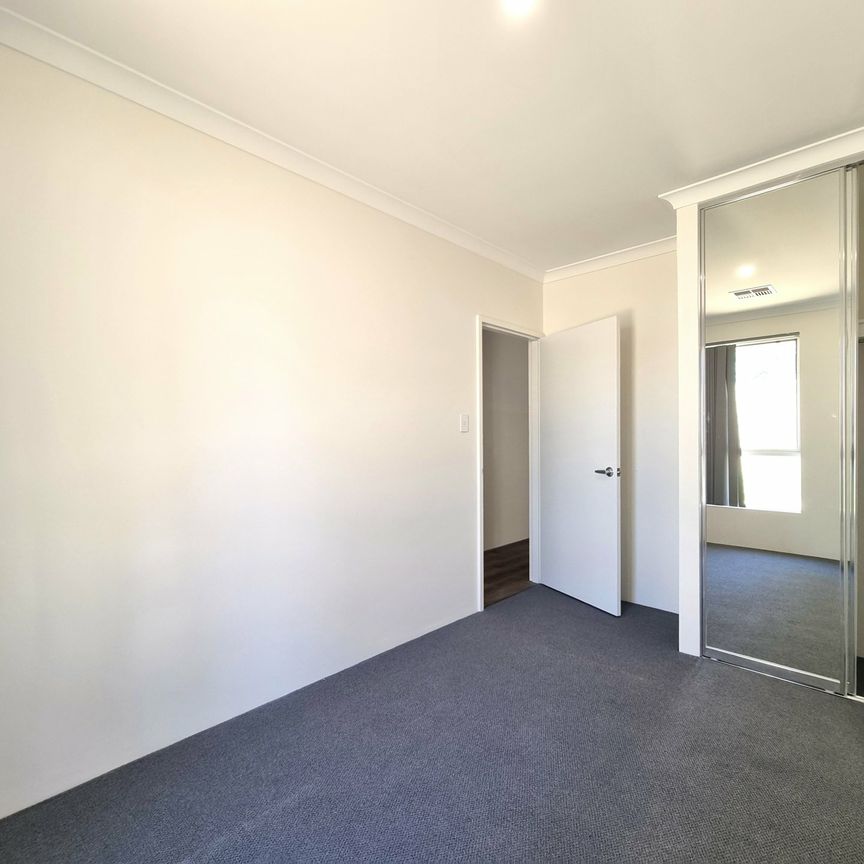 Brand New Modern Family Living in Baldivis - Photo 1