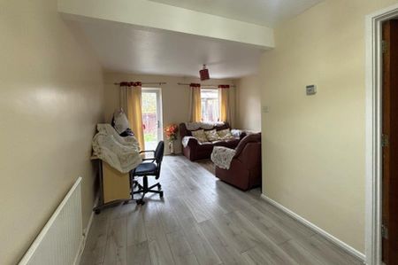 3 bedroom end of terrace house to rent - Photo 4