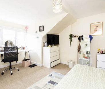 Modern Apartment - Photo 6