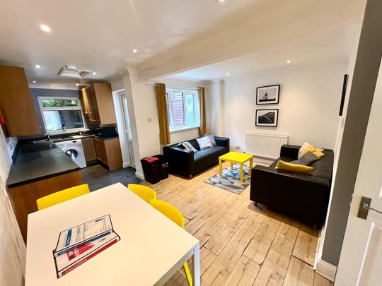 7 Bed End Terrace, Spear Road, SO14 - Photo 1