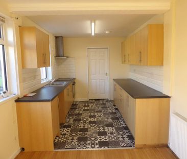 3 bedroom semi-detached house to rent - Photo 6