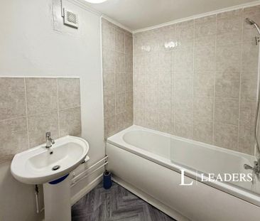 3 bedroom apartment to rent Longshaw Street, Stoke-on-Trent, Staffo... - Photo 6