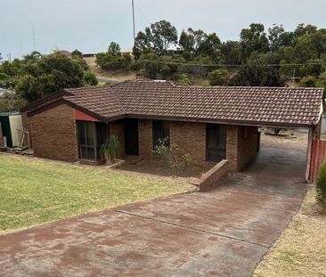 CHARMING 3X1 IN AUSTRALIND - Photo 1