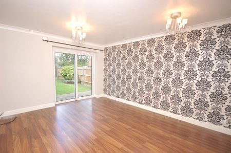 2 bedroom end of terrace house to rent - Photo 2