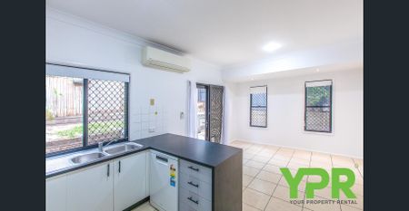 Spacious 3-Bedroom Townhouse with Private Courtyard in Norman Park - Photo 5